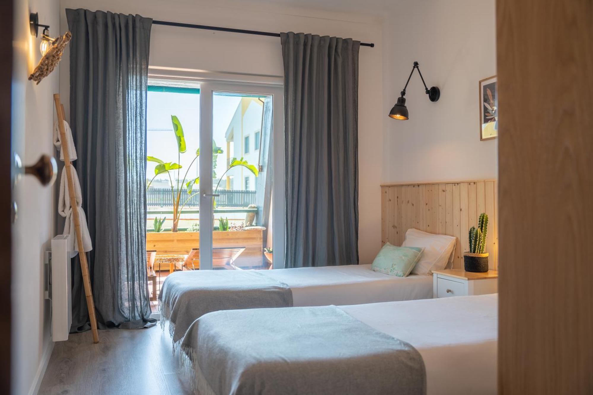 Surf Guesthouse - 7Min Walk To The Beach Pataias Eksteriør bilde